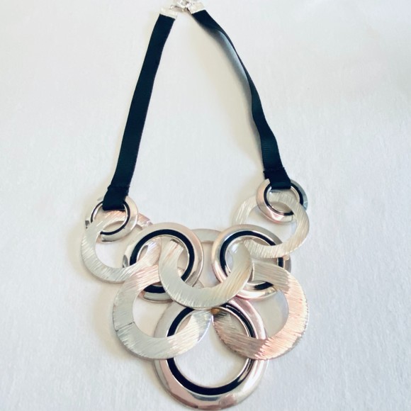 NRT Bib Choker Necklace Silver Tone Intertwined Rings And Ribbons - Picture 2 of 10
